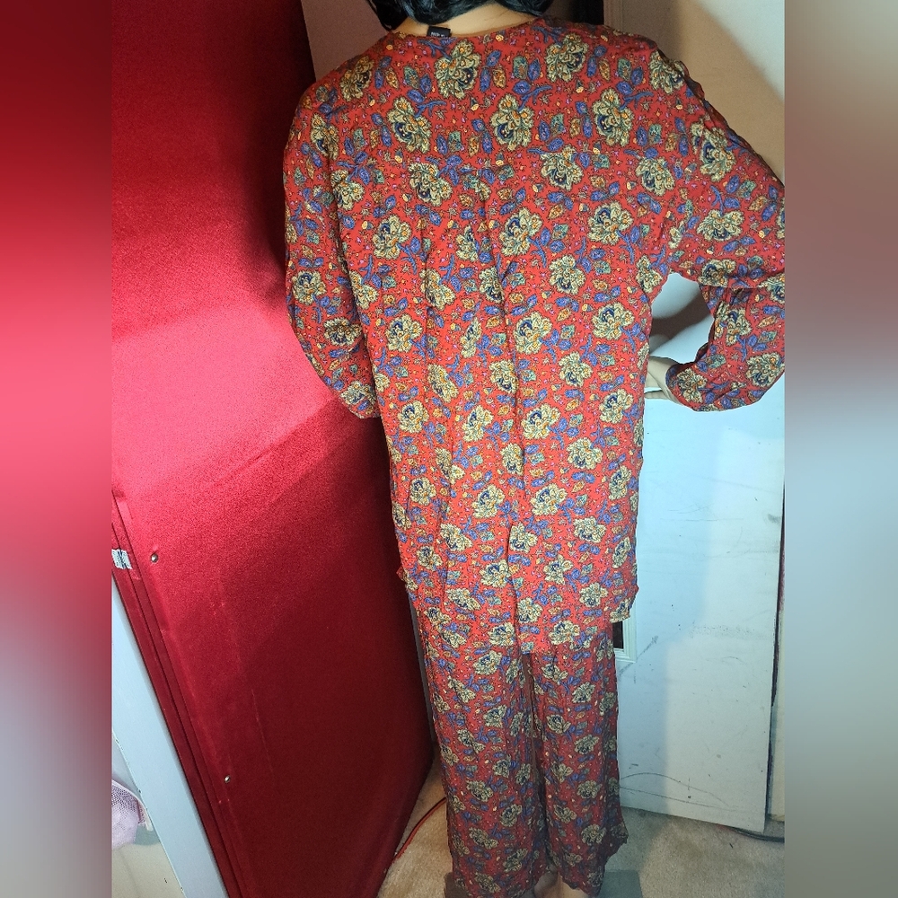 Floral Red Set - Picture 3 of 3